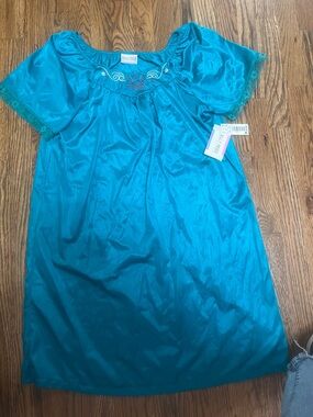 *VINTAGE* KELLY REED Nightgown, Floral Teal Short Sleeve Design, M